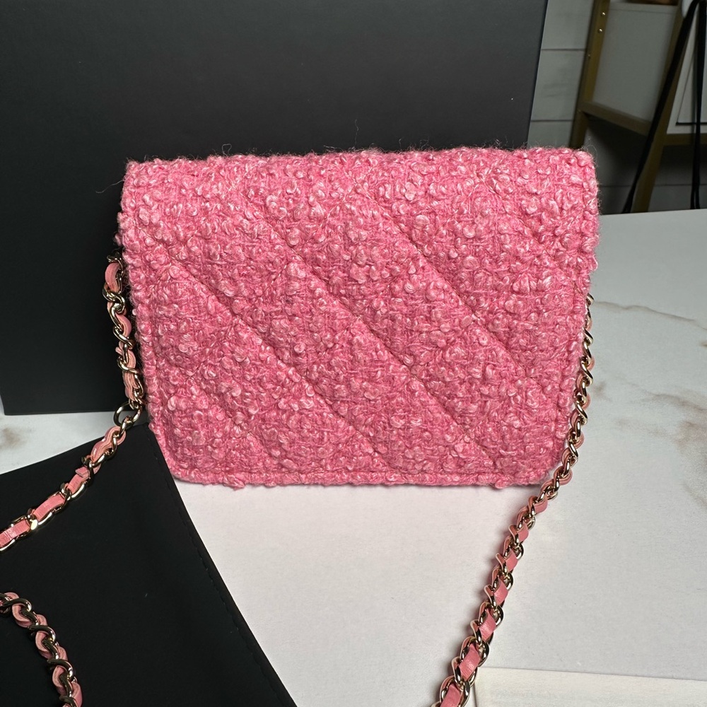 SOLD ❌❌❌❌Chanel Pink Tweed Waist Bag - Picture 5 of 10